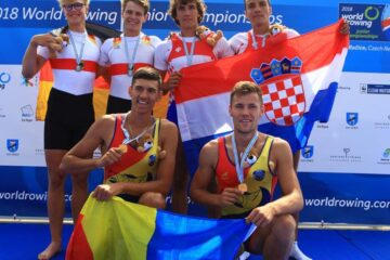 Florin Arteni Fîntînaru de la CSM Suceava (stânga) și Laurențiu Alexandru Danciu au câștigat medalia de aur la mondialele de juniori în proba de dublu rame