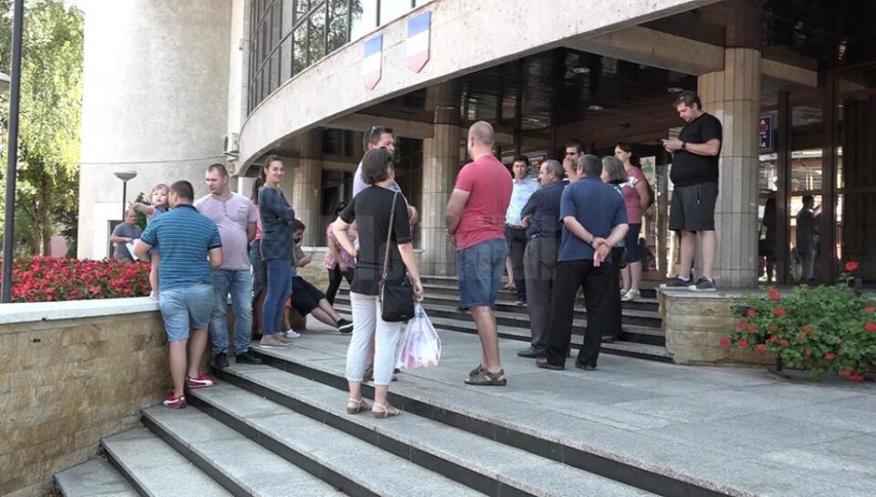 Cei care au făcut case în cartierul Europa, nemulțumiți de lipsa utilităților