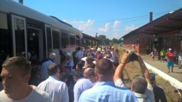În Gara Rădăuți, trenul a fost așteptat cu mult entuziasm