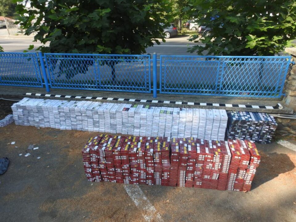 Tigarile descoperite in masina barbatului din judetul Arges