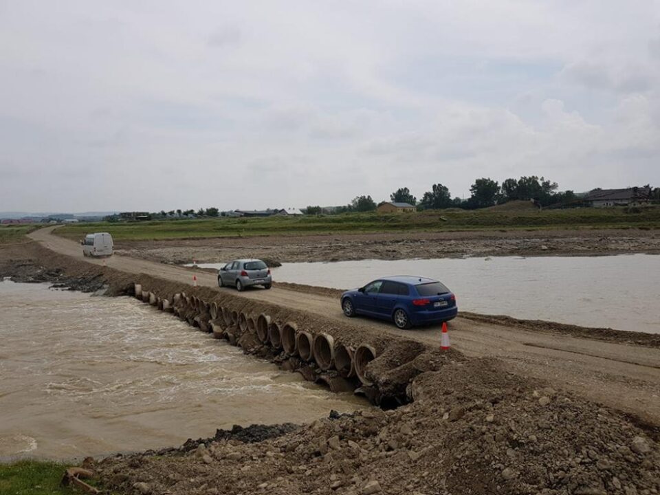 Acest pod din două rânduri de tuburi a fost deschis pe 19 iulie, însă a putut fi folosit doar timp de patru zile