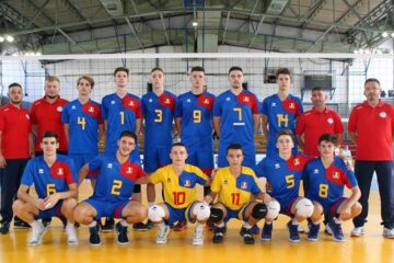 Suceveanul Eduard Cazacu (numărul 3) și fălticeneanul Adrian Holotă (numărul 7)