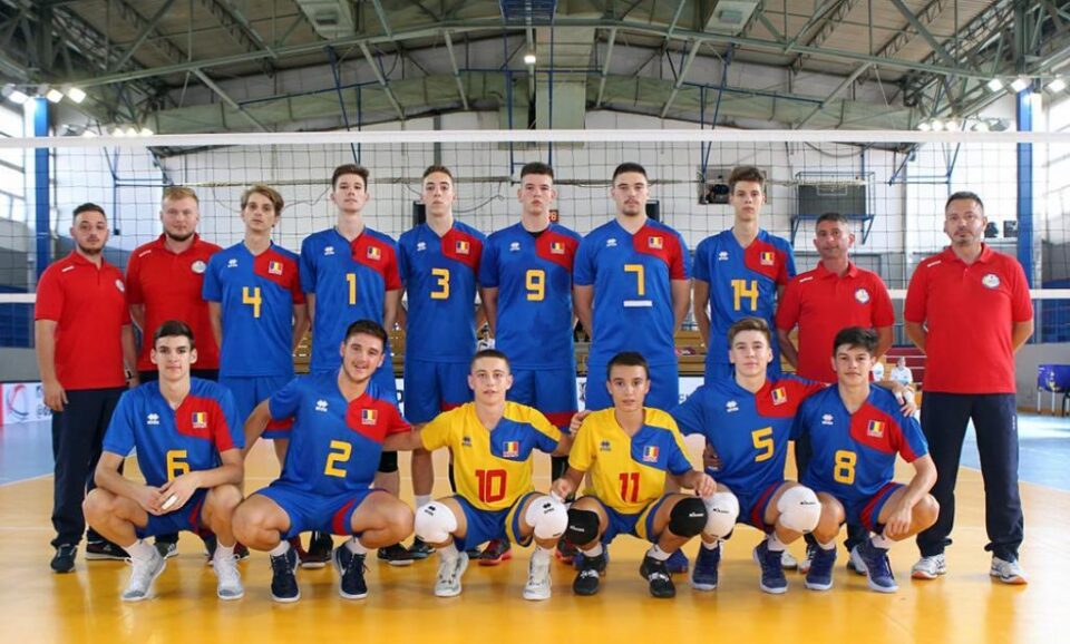 Suceveanul Eduard Cazacu (numărul 3) și fălticeneanul Adrian Holotă (numărul 7)