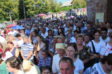 Liturghia solemnă oficiată, miercuri, la celebrarea Adormirii Maicii Domnului, de la Sanctuarul Marian Național de la Cacica