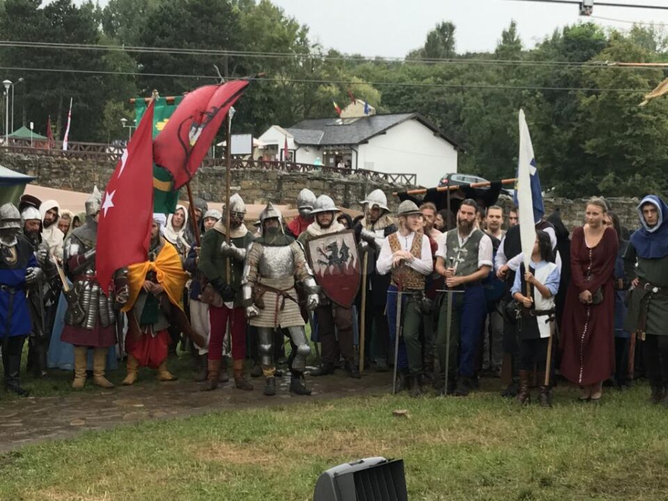 Cei peste 400 de participanți la Festivalul Medieval din Suceava i-au prezentat onorul domnitorului Ștefan cel Mare