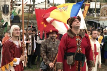 Cei peste 400 de participanți la Festivalul Medieval din Suceava i-au prezentat onorul domnitorului Ștefan cel Mare