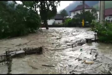 Inundații provocate de adevărate ruperi de nori