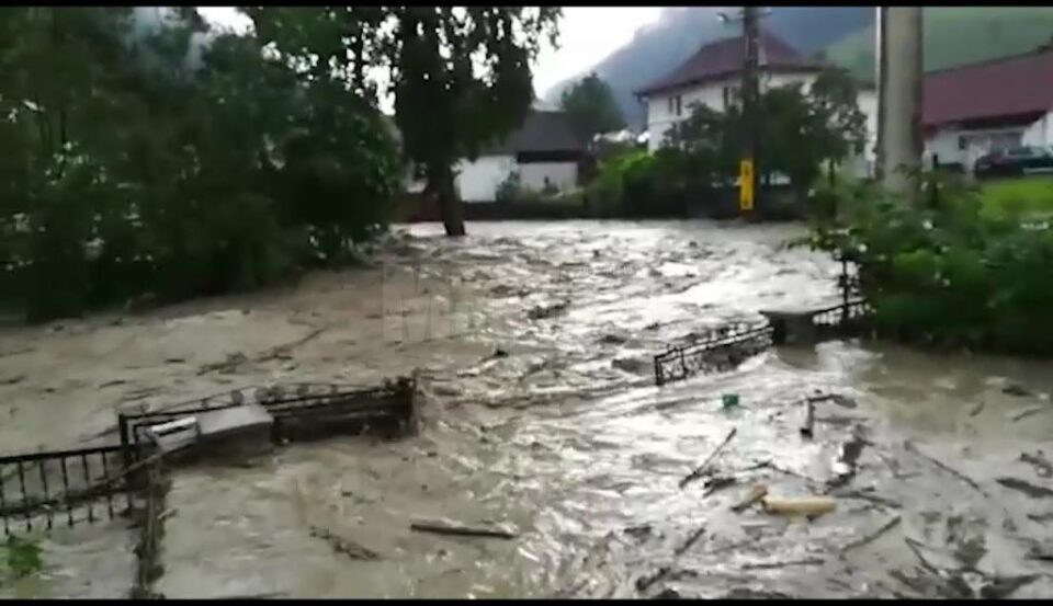 Inundații provocate de adevărate ruperi de nori