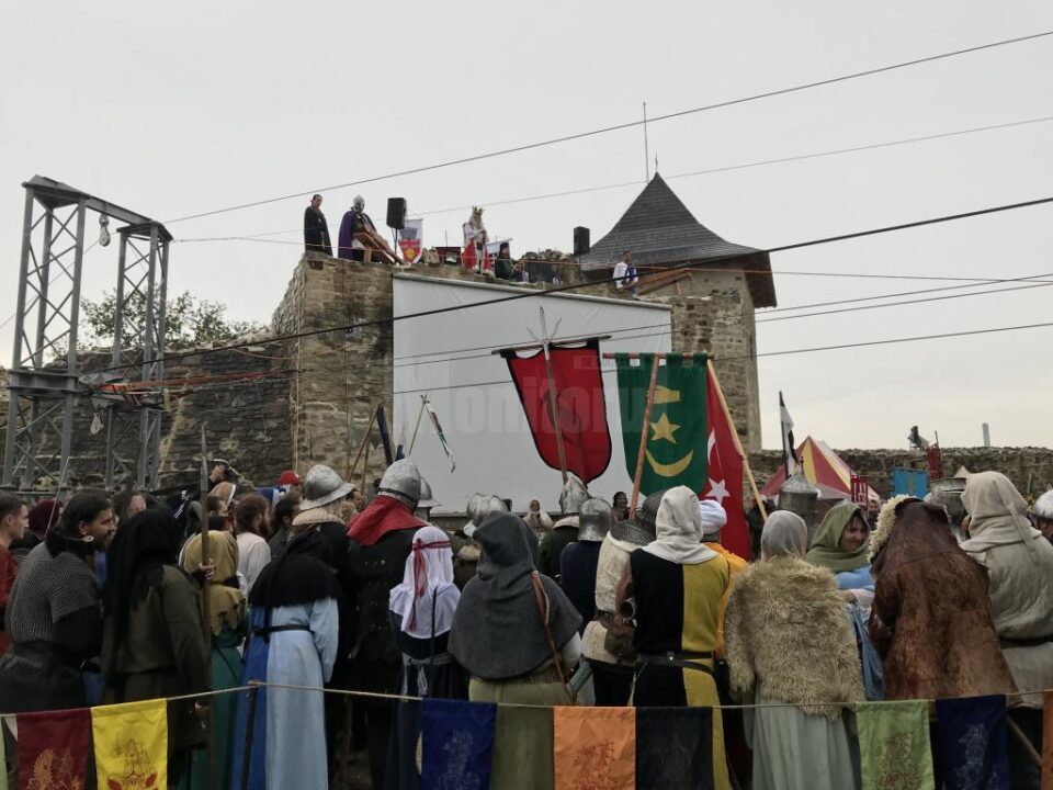 Cei peste 400 de participanți la Festivalul Medieval din Suceava i-au prezentat onorul domnitorului Ștefan cel Mare
