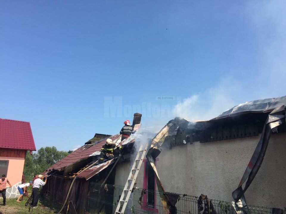 Trei gospodării afectate de un puternic incendiu, la Frăutății Noi