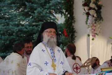 ÎPS Pimen i-a îndemnat pe credincioșii veniți la hramul Mănăstirii Putna să asculte poruncile lui Dumnezeu