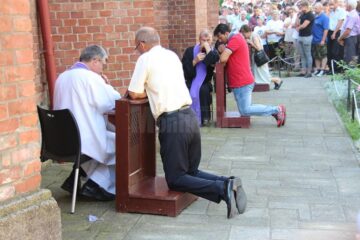 Apel al preoților la responsabilitate și la grijă pentru țară, la Liturghia catolică de Sf. Maria, de la Cacica
