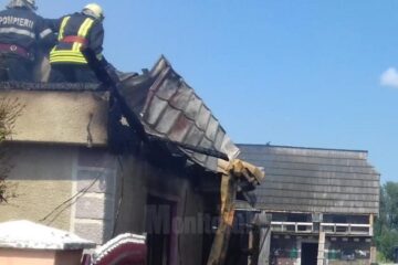 Trei gospodării afectate de un puternic incendiu, la Frăutății Noi