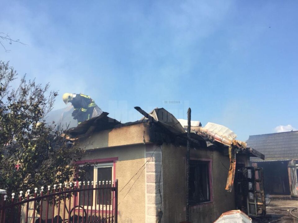Trei gospodării afectate de un puternic incendiu, la Frăutății Noi