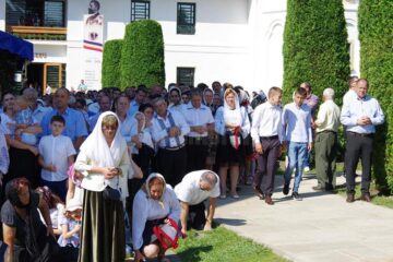 ÎPS Pimen i-a îndemnat pe credincioșii veniți la hramul Mănăstirii Putna să asculte poruncile lui Dumnezeu