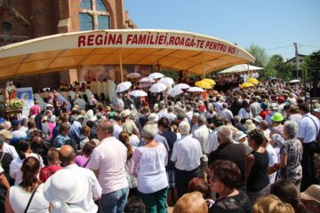Apel al preoților la responsabilitate și la grijă pentru țară, la Liturghia catolică de Sf. Maria, de la Cacica