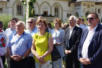 ÎPS Pimen i-a îndemnat pe credincioșii veniți la hramul Mănăstirii Putna să asculte poruncile lui Dumnezeu