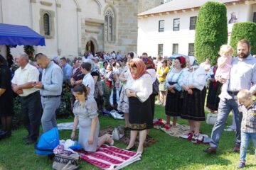 ÎPS Pimen i-a îndemnat pe credincioșii veniți la hramul Mănăstirii Putna să asculte poruncile lui Dumnezeu