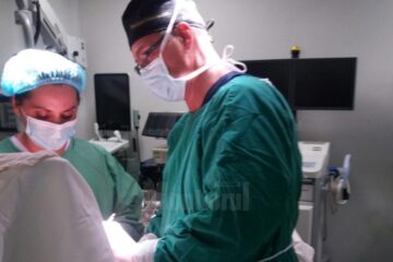 Dr. Buzdugan în sala de operație