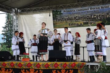 Festivalul „Cântecul cetinii”, la Dorna Arini