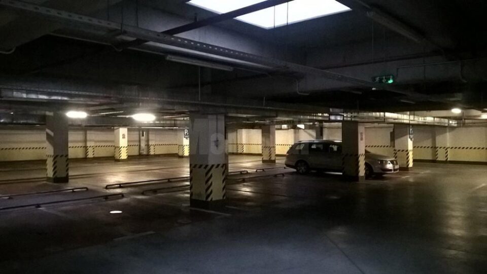 Parcarea mare, luni după-amiază