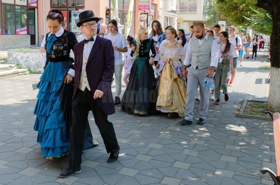 Parada costumelor de teatru