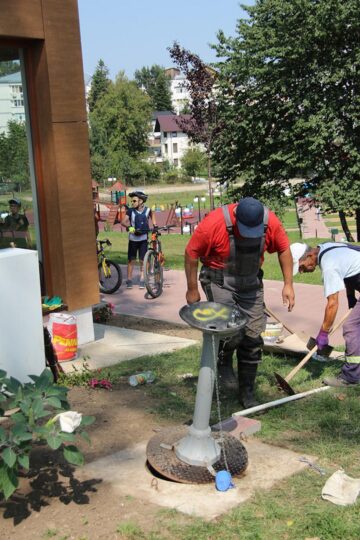 În urma articolului din „Monitorul”, cișmeaua s-a întors în parcul Tătărași, după ce inițial din primărie ni s-a spus că aceasta n-a existat