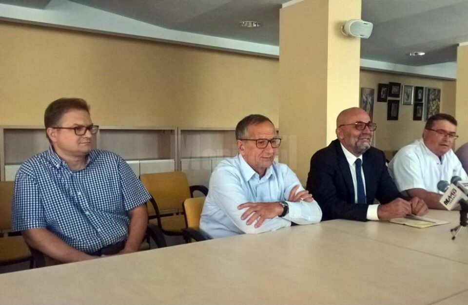 Dr. Dan Cionca, prof. univ. dr. Florin Ramadani, managerul Vasile Rîmbu și dr. Răzvan Bandac Dr. Dan Cionca, prof. univ. dr. Florin Ramadani, managerul Vasile Rîmbu și dr. Răzvan Bandac