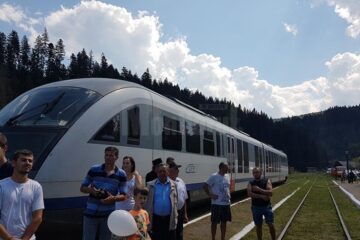 Automotorul care circulă pe ruta Suceava - Putna