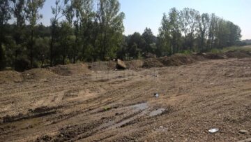 Parcarea promisă de Primăria Suceava pentru a deservi Zona de Agrement Tătărași: moloz și bălării