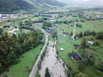 Apele revarsate în zona Șandru