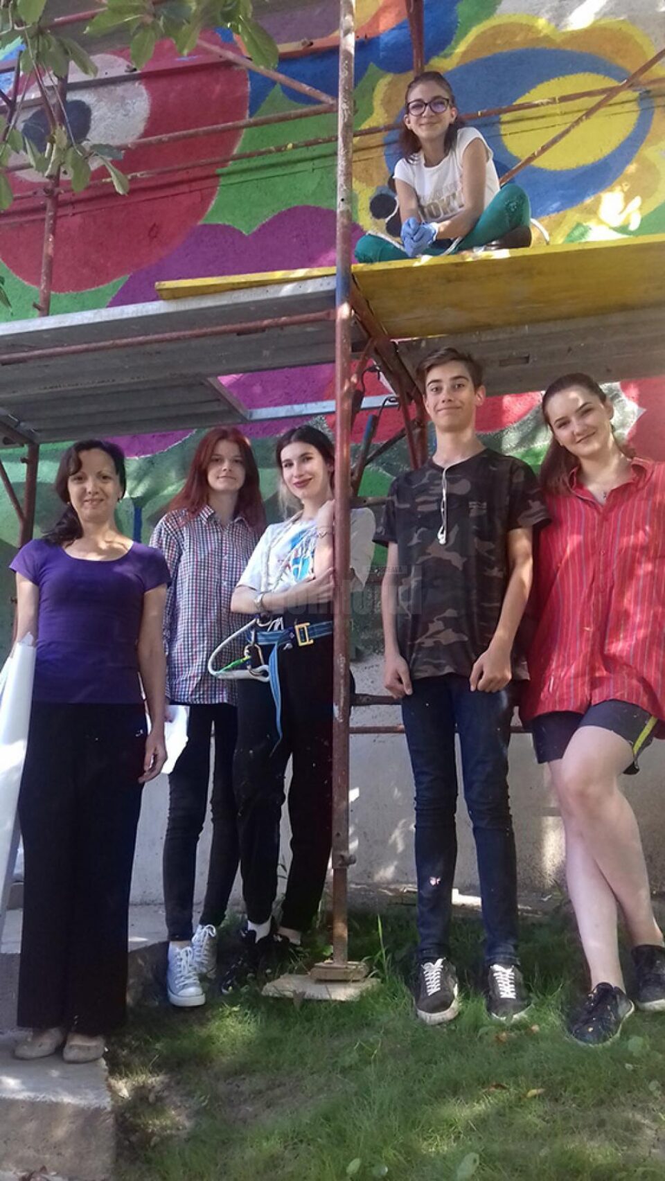 O pictură murală uriașă a înfrumusețat grădina Colegiului „Petru Rareș”
