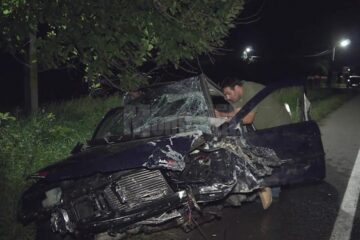 Mașina condusă de tânărul băut, care a fugit de polițiști