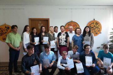 Elevii au primit diplome și premii în bani