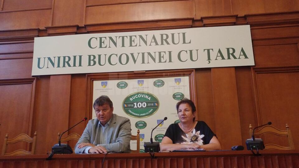 Directorul OCPI Suceava, Vasile Mocanu, și subprefectul Silvia Boliacu