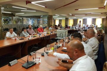Proiectul inițiat de consilierii PSD privind amenajarea a minim două locuri de parcare la locuințele noi a fost respins