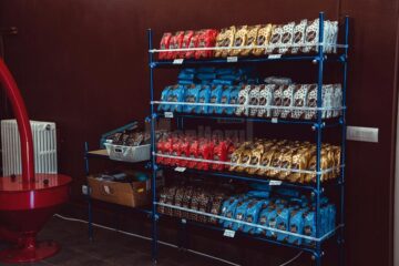 Standul cu produse finite ale firmei Aldo Caffe
