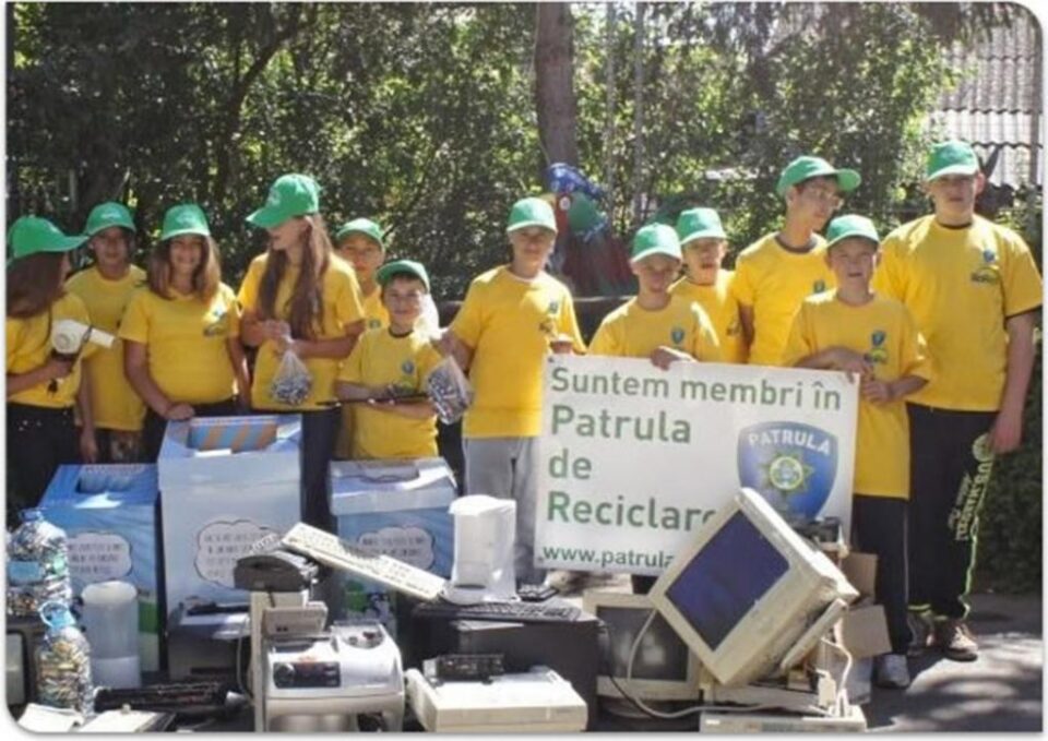 „Patrula de reciclare” a adus premii pentru trei unități școlare din județ