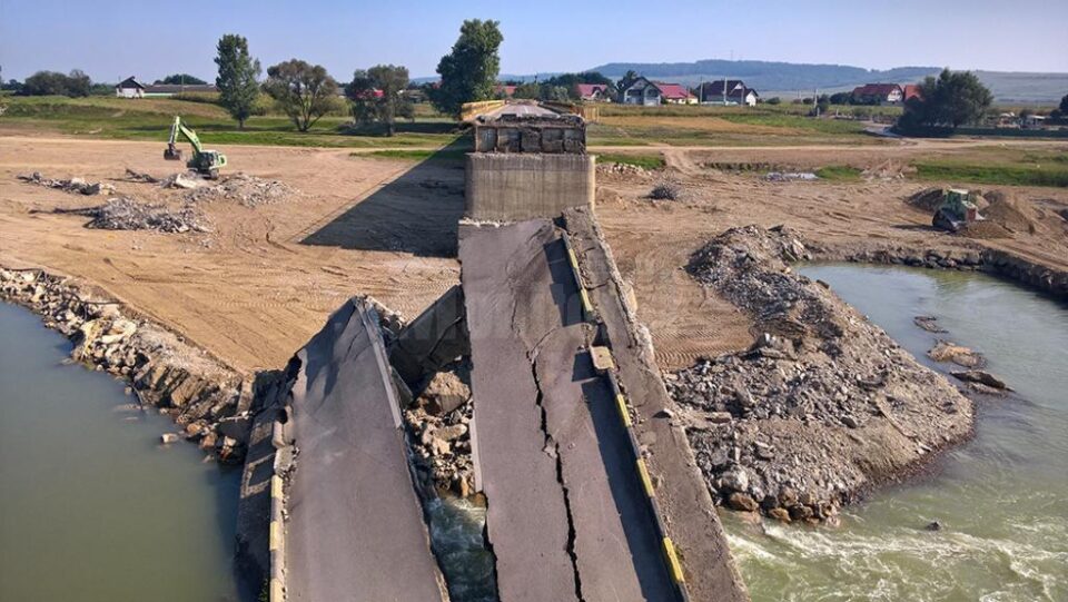 Podul după detonare