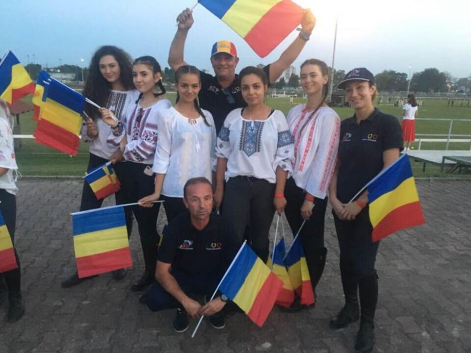 Alexandru Baisanu alaturi de cele cinci sportive din judetul Suceava