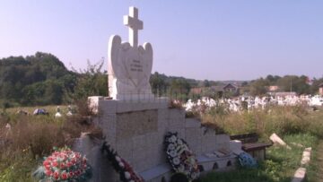 Cimitirul inocenților, cu sutele de victime ale „Orfelinatului Groazei” din Siret, tăinuit sub bălării