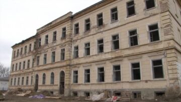 Cimitirul inocenților, cu sutele de victime ale „Orfelinatului Groazei” din Siret, tăinuit sub bălării
