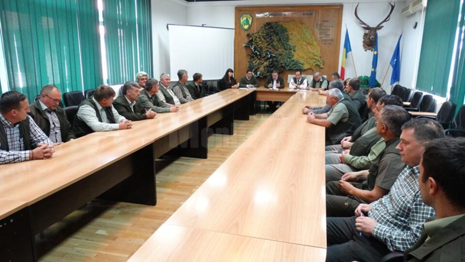 Șeful Direcției Silvice Suceava, Sorin Ciobanu, i-a felicitat pe toți cei prezenți pentru că s-au dovedit a fi cei mai buni dintre profesioniști Șeful Direcției Silvice Suceava, Sorin Ciobanu, i-a felicitat pe toți cei prezenți pentru că s-au dovedit a fi cei mai buni dintre profesioniști