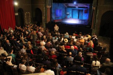 Spectacolele susținute de teatrul sucevean în fața publicului francez și român, la sediul ambasadei României la Paris
