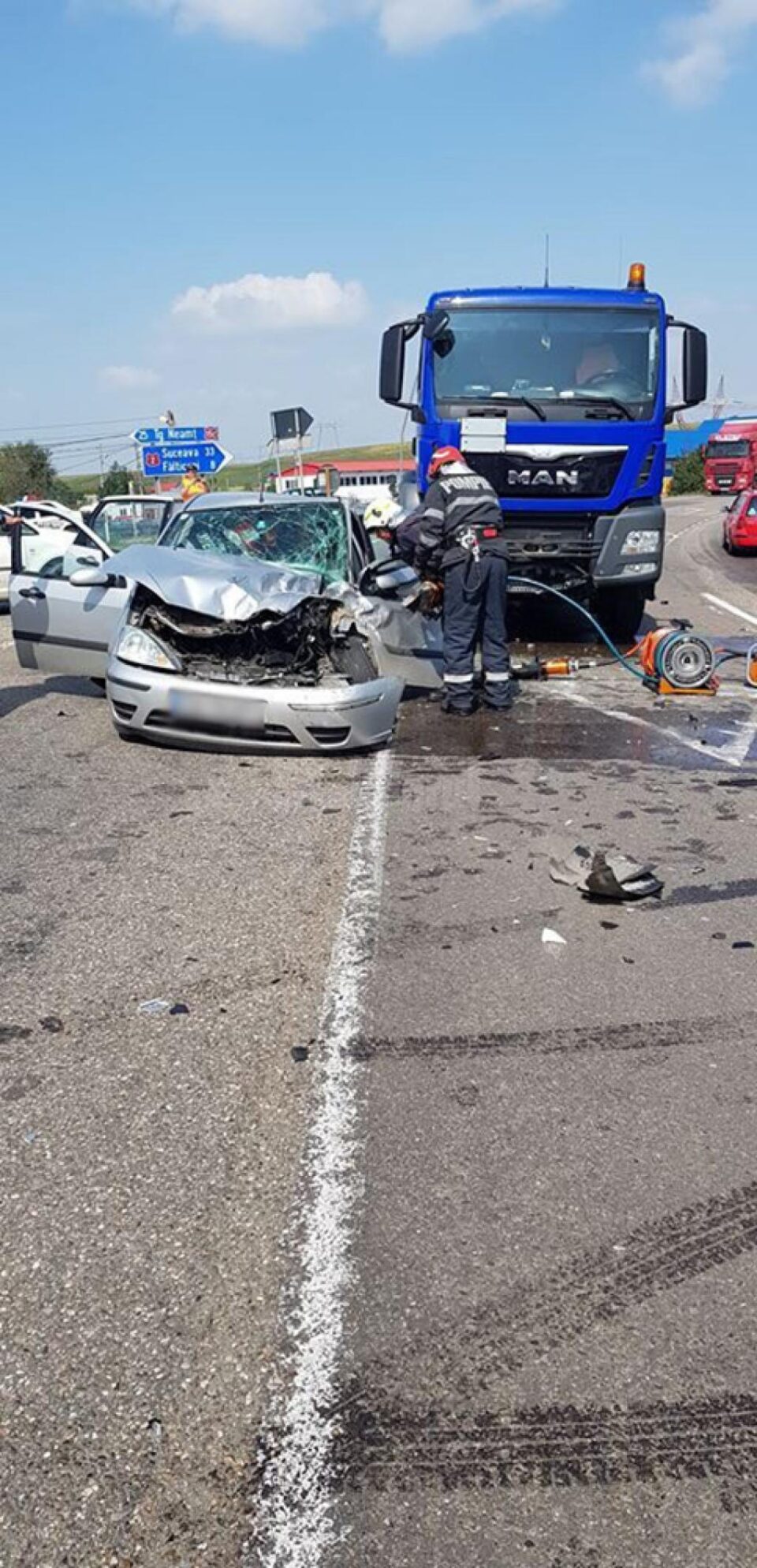 A ieșit cu mașina în fața unei autocisterne. Și el și soția au ajuns la spital
