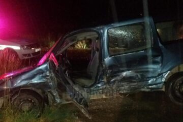 Cele două autoturisme implicate în accident