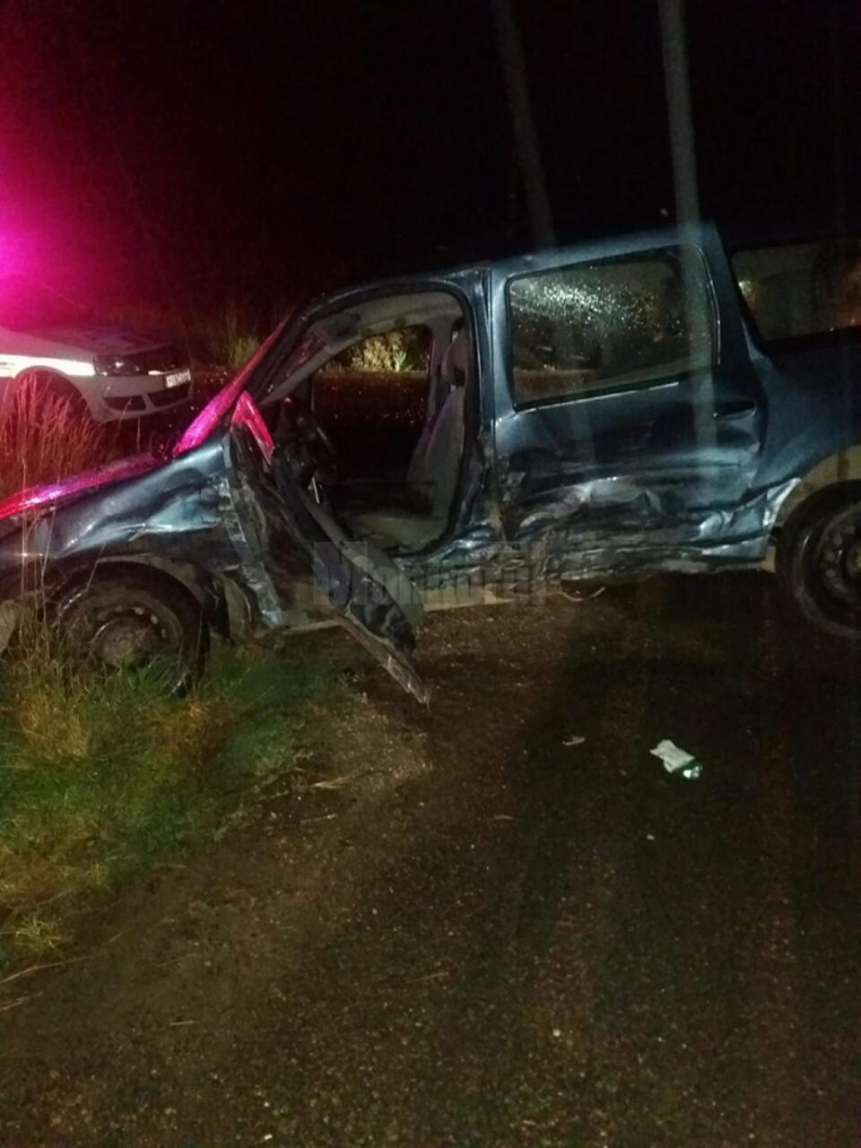 Cele două autoturisme implicate în accident