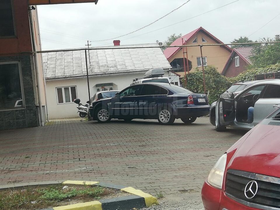 Autoturism de poliție neinscripționat - VW Passat cu numărul de înmatriculare SV 29 ZEN
