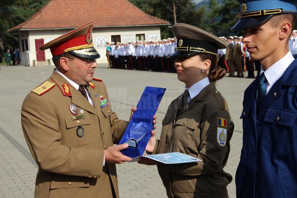 În cadrul ceremoniei de luni, au fost evidențiați și premiați cei doi șefi ai promoției 2018 „Centenarul Marii Uniri”