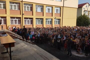 Primarul Sucevei a participat la inaugurarea de an școlar la 14 unități de învățământ